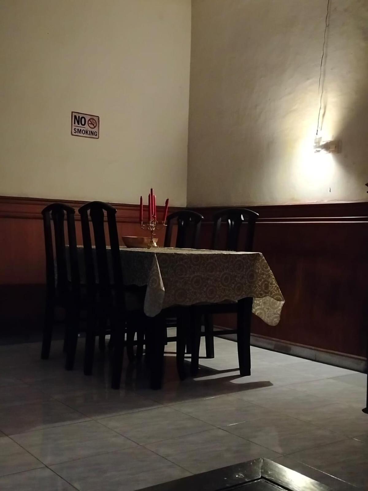 Human House Bed and Breakfast Surabaya Buitenkant foto