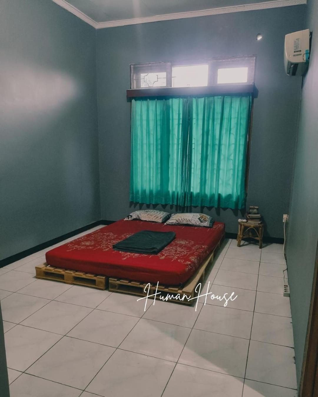 Human House Bed and Breakfast Surabaya Buitenkant foto